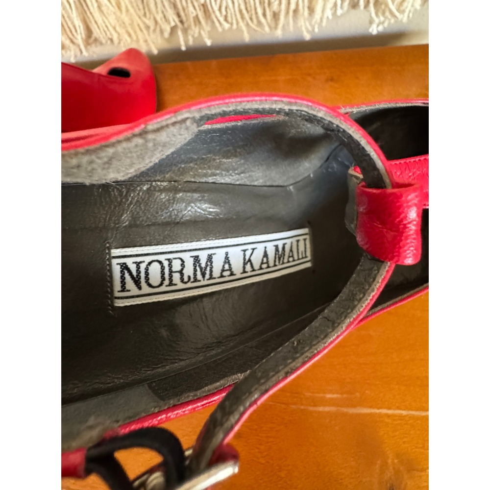 80s Vintage NORMA KAMALI Made In Italy Red Leather T Strap Stiletto Heels Size 7 - Picture 13 of 15